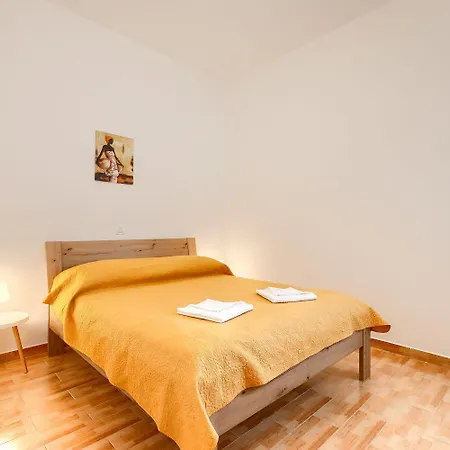 Bezauberndes Mit Babybett, Spielplatz, Grill, Wifi Vodnjan