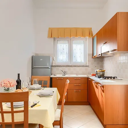 Bezauberndes Mit Babybett, Spielplatz, Grill, Wifi Appartamento Vodnjan