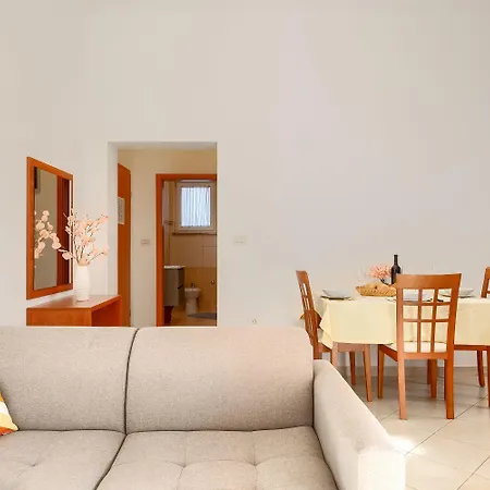 Bezauberndes Mit Babybett, Spielplatz, Grill, Wifi * Vodnjan