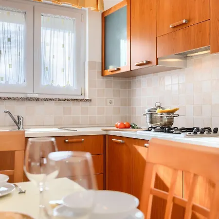 Bezauberndes Mit Babybett, Spielplatz, Grill, Wifi Vodnjan